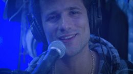 frame del videoclip del tema Lo del Virus de Chucho Canela