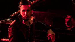 Cantante de Láudano y su piano