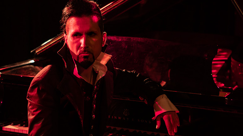 Cantante de Láudano y su piano