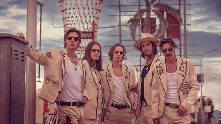 Santero y los muchachos posando nuevo single Sálvame de mí