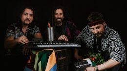 Sonido internacional los tres miebros de la banda posando